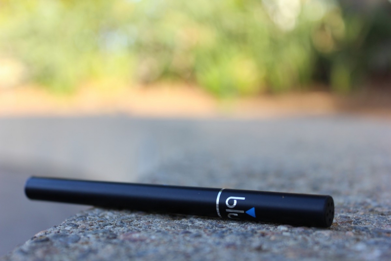 vitrine-HYERES-min_e_cigarette_vaping_blu_cigs_blu_electronic_cigarette_tobacco_cigarette_smoke-637061